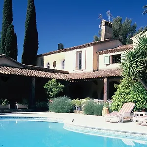 Chateau Maravenne Couette-café